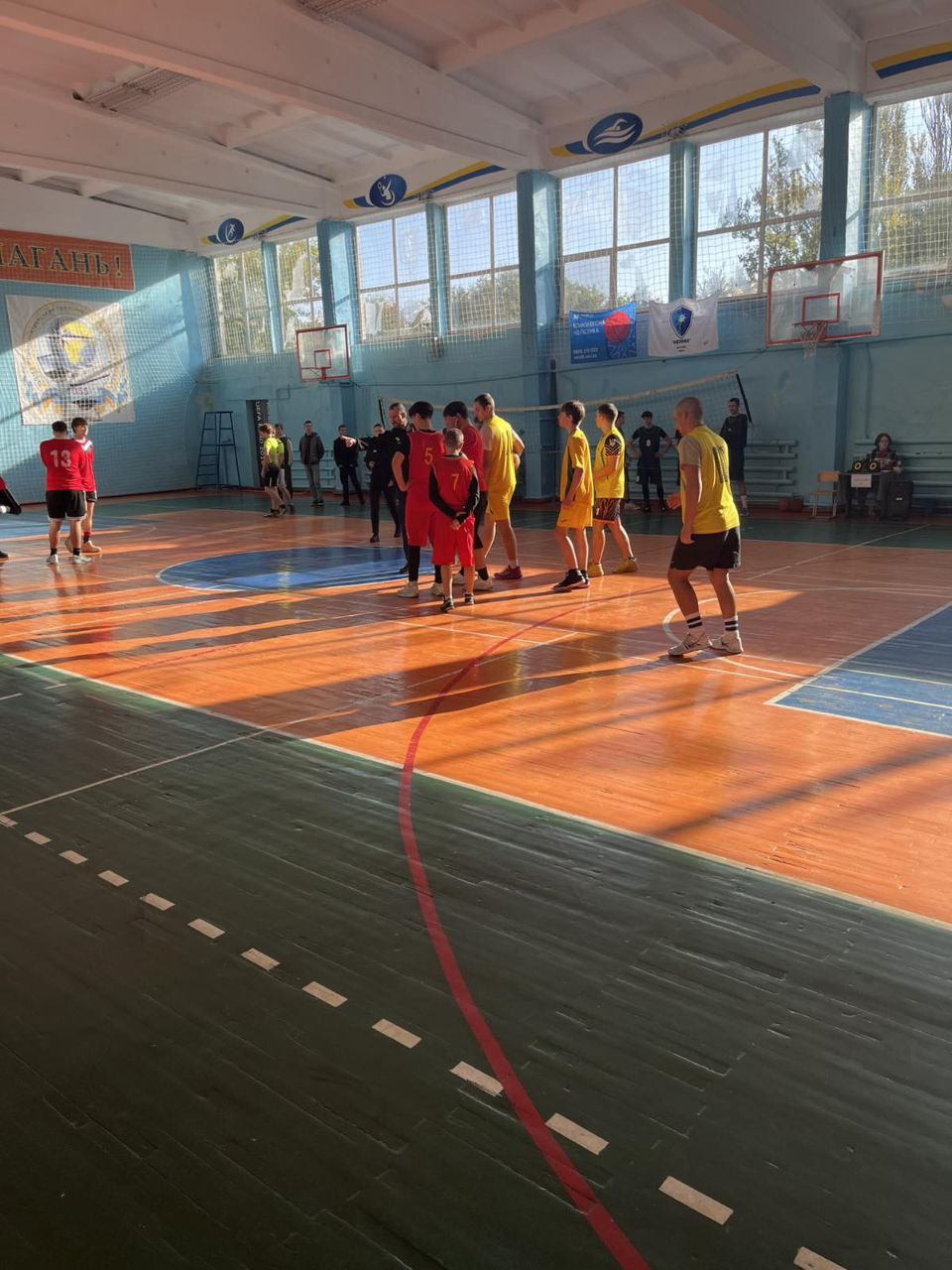 Участь у змаганнях з баскетболу