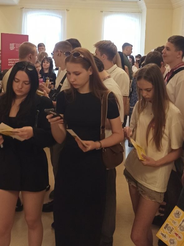 Традиційний диктант до Дня Конституції України