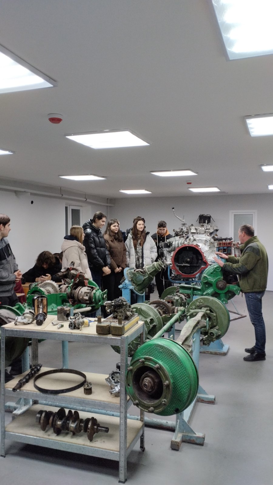 До автотранспортного коледжу завітали учні гімназії 16 м. Дніпро