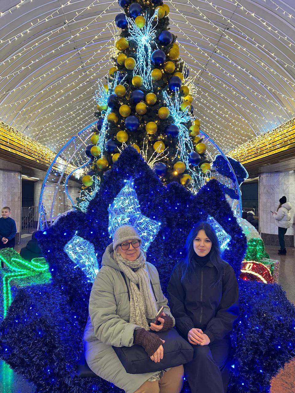 ТТ24-2/9 авдавдали міську ялинку в метро